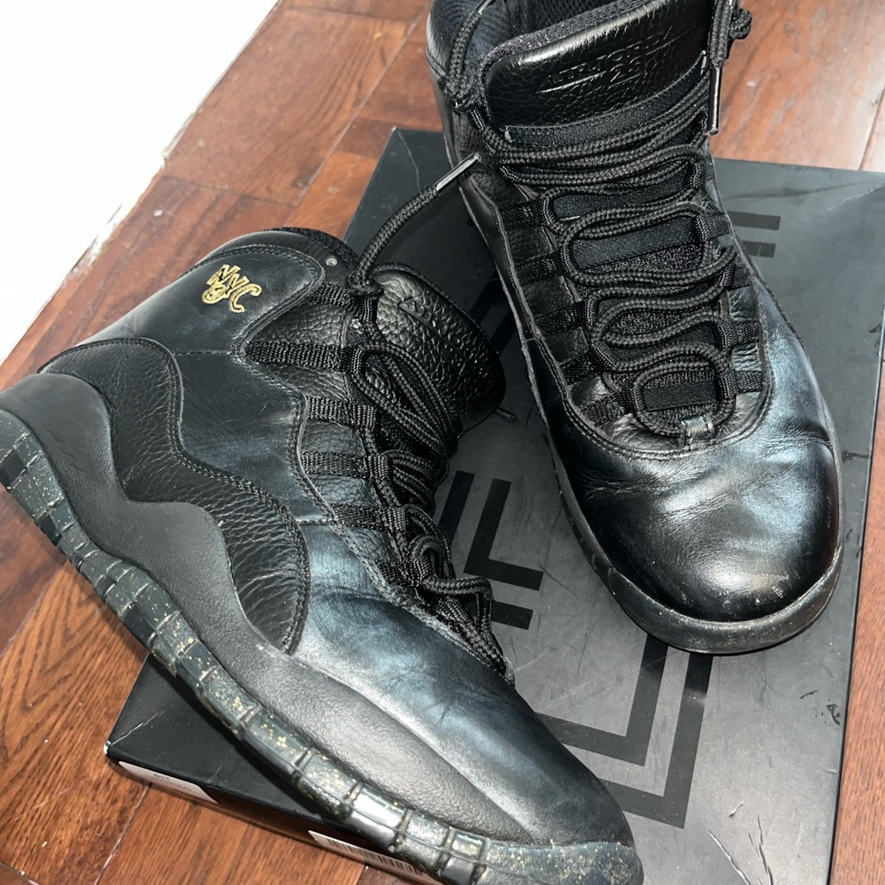 NYC JORDAN 10 size 11